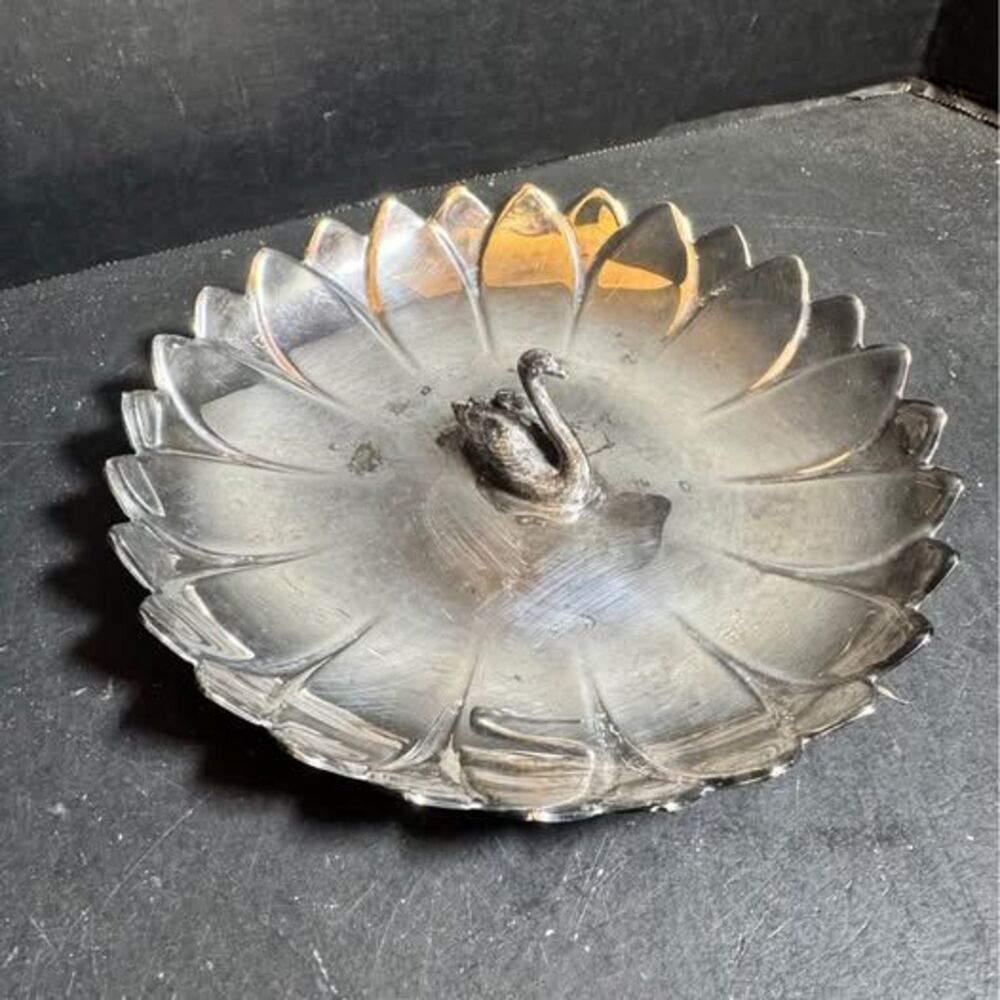 Vintage Reed and Barton Scalloped Swan Dish[Item 0425]